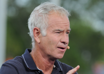 ATP > McEnroe sur l'affaire Sinner : "C'est surprenant et choquant. C'est la première fois qu'on en entend parler alors que cela s'est passé il y a six mois. Et Halep a aussi dit qu'elle avait été contaminée de manière involontaire, et elle a été suspendue"