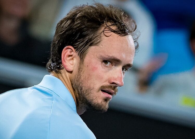 Open d'Australie > Après son élimination dès le 2e tour, Medvedev reçoit une lourde amende pour ses excès