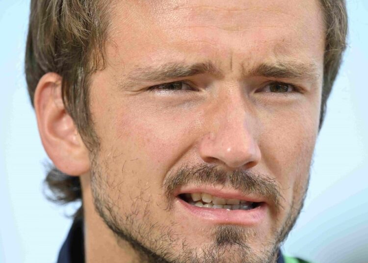 ATP - Monte Carlo > Sorti du top 10, Medvedev met la pression sur Tsitsipas : "Il a 1000 points à défendre ici, voyons voir comment il se débrouille"