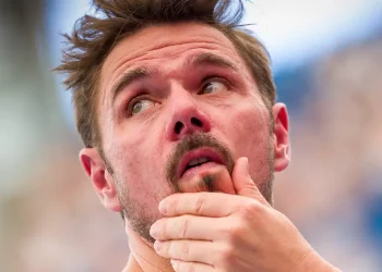 ATP, Open d'Australie > Arnaud Clément sur Stan Wawrinka : "Un multiple vainqueur en Grand Chelem qui se fait battre au premier tour d'un tournoi Challenger... On sentait qu'il n'était pas bien, il ne savait pas trop ce qu'il faisait là non plus. Il était un petit peu perdu"