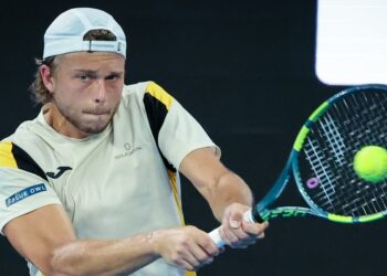 Actualité, Open d'Australie > Le Français Muller, battu par Zverev : "Par rapport à Sinner et Alcaraz, il est quand même un peu en dessous, alors que c'est peut-être lui qui est aujourd'hui le plus proche d'eux"