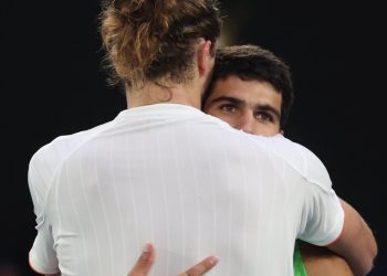 Alcaraz. vomit, souffre, mais se qualifie pour la finale de Melbourne
