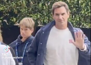 Insolite, Open d'Australie > Des paparazzis en font trop et Federer se fâche...