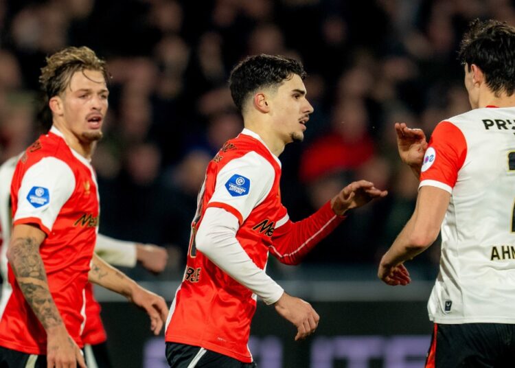 Le somptueux doublé de Van Persie fils (vidéo)