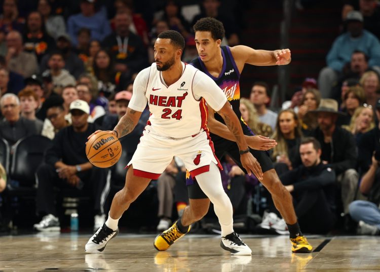 Norman Powell fait le dos rond