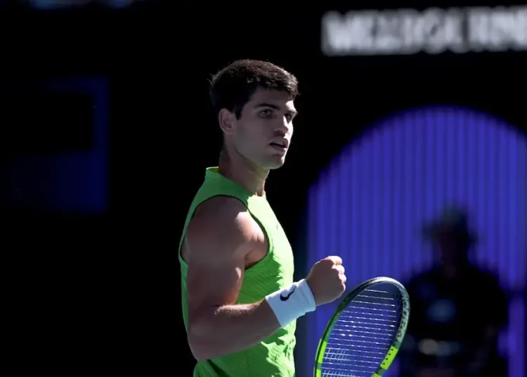 Open d'Australie > Alcaraz éteint une folle rumeur après sa victoire contre Zverev : "Non, non, non, non. J'ai vu la vidéo et j'ai vu les gens en parler, mais à aucun moment je n'ai pensé à abandonner"