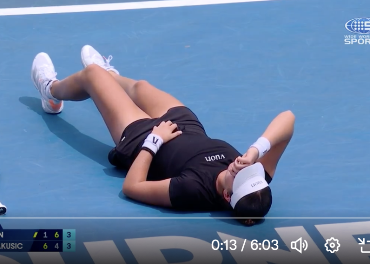 Open d'Australie > Après Félix Auger Aliassime la chaleur fait encore des sacrés dégâts chez les Canadiens, Stakusic sort sur un fauteuil !