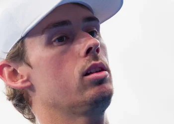 Open d'Australie > De Minaur dépité et agacé après sa défaite contre Alcaraz : "À vous de me dire ce que je pourrais faire différemment"