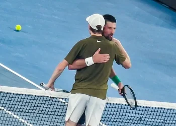Open d'Australie > Jannik Sinner, après sa défaite contre Djokovic : "Ai-je été surpris par le niveau de Novak aujourd'hui ? Je sais qu'il a remporté 24 tournois du Grand Chelem et qu'il est le plus grand joueur depuis de nombreuses années"