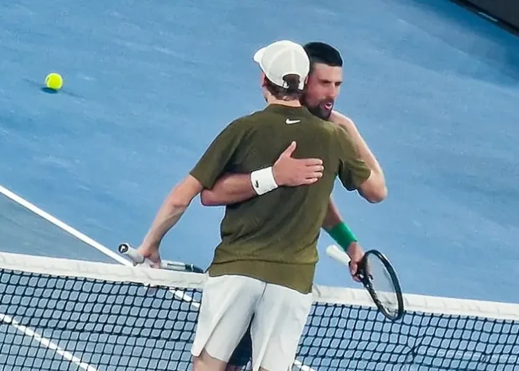 Open d'Australie > Jannik Sinner, après sa défaite contre Djokovic : "Ai-je été surpris par le niveau de Novak aujourd'hui ? Je sais qu'il a remporté 24 tournois du Grand Chelem et qu'il est le plus grand joueur depuis de nombreuses années"