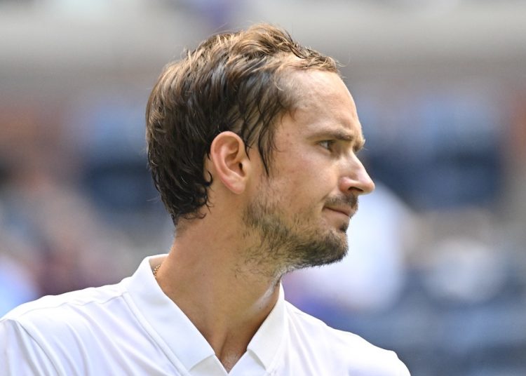 Open d'Australie > Medvedev sort du traquenard Marozsan : "Je t’ai vu à la fin du 3e set et je me suis dit : 'Oh, Mats Wilander regarde mon match, pas le meilleur'. Maintenant je comprends pourquoi tu étais là : la fin approchait et tu venais sans doute pour l’interview"