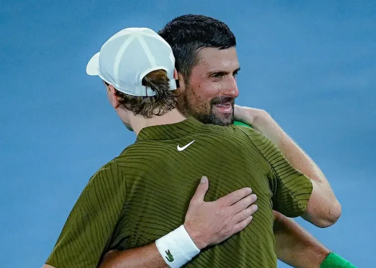 Open d'Australie > Novak Djokovic, après sa victoire fantastique contre Jannik Sinner en demi-finales : "Lors de notre accolade au filet, je l'ai remercié de m'avoir laissé au moins une chance de le battre après ces deux dernières années"