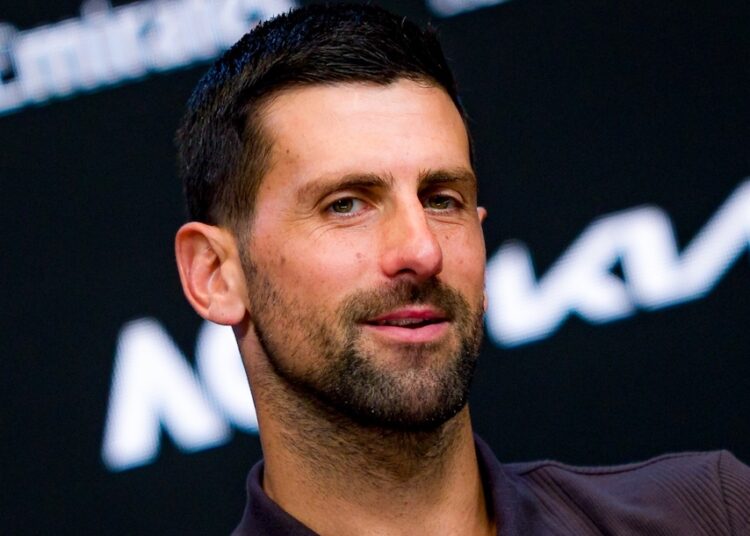 Open d'Australie > Novak Djokovic sur Alcaraz, qui a copié son service : "Dès que j'ai vu ça, j'ai envoyé un message à Carlos pour lui dire : 'Tu sais, nous devons parler des droits d'auteur'. Puis, quand je l'ai vu ici, je lui ai dit que nous devions parler du pourcentage de ses gains"