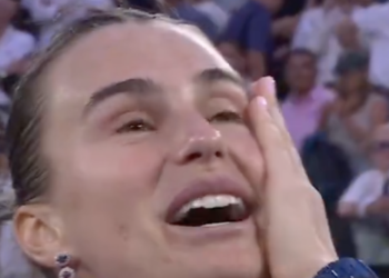 Open d'Australie > Sabalenka à Federer et Rod Laver après sa victoire au premier tour : "Est-ce que je peux prendre une photo avec vous s'il vous plaît ?"