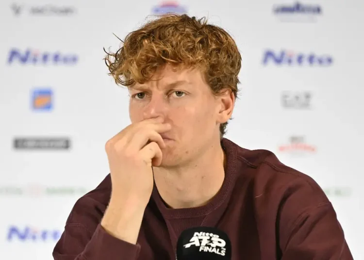 Open d'Australie > Sinner un peu énervé, recadre un journaliste : "Très franchement, je ne veux pas parler des huit balles de break"