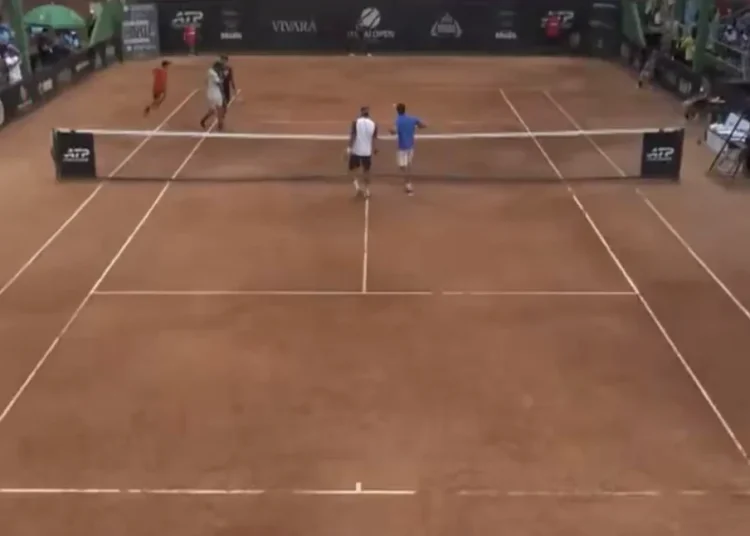 Vidéos, Actualité > Actes racistes en plein match : deux joueurs arrêtés par la police militaire au Brésil