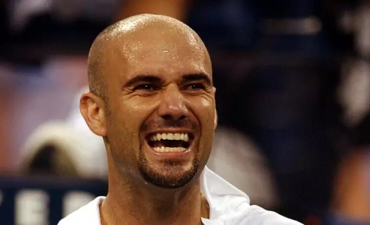 ATP > Andre Agassi sur sa fameuse perruque et ses tenues extravagantes : "J'avais un côté rebelle. Mais rien que d'imaginer ce que ce serait de gérer les réseaux sociaux aujourd'hui, ça me donne la chair de poule"