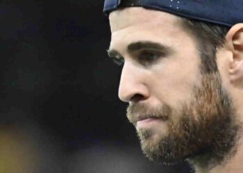 ATP - Doha > Karen Khachanov à Carlos Alcaraz au filet à la fin du match : "Tu ne te fatigues jamais ?"