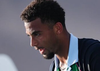 ATP, France > Arthur Fils (qui a deux coachs croates et un kiné allemand) ne veut pas froisser la FFT : "Je ne me dis pas, 'ok, je dois chercher un étranger'. Je cherchais surtout une autre expérience et expertise et il s'est avéré qu'ils sont étrangers"