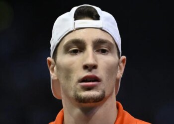 ATP - Montpellier > En plein tie-break décisif, Ugo Humbert préfère son téléphone portable à sa concentration, la toile s'enflamme !