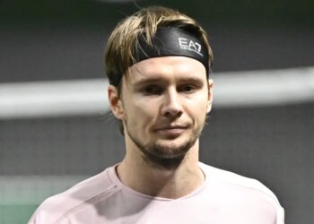 ATP - Rotterdam > Bublik sans pitié pour son adversaire, un ancien top 10 : "Je suis Djokovic comparé à lui !"