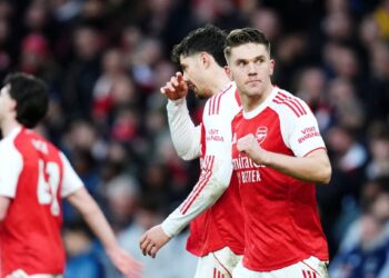 Arsenal déroule, Manchester United frappe fort