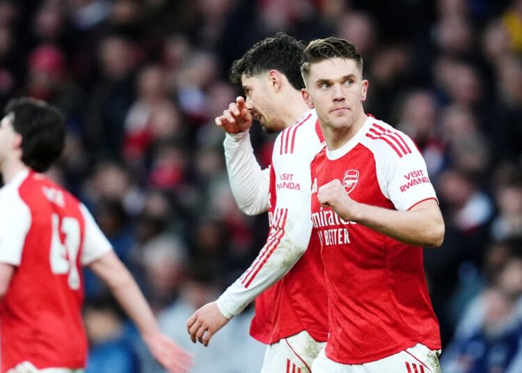 Arsenal déroule, Manchester United frappe fort