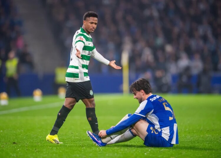 Comme en finale de la CAN 2025, la polémique de la serviette fait irruption dans le Classico Porto-Sporting !