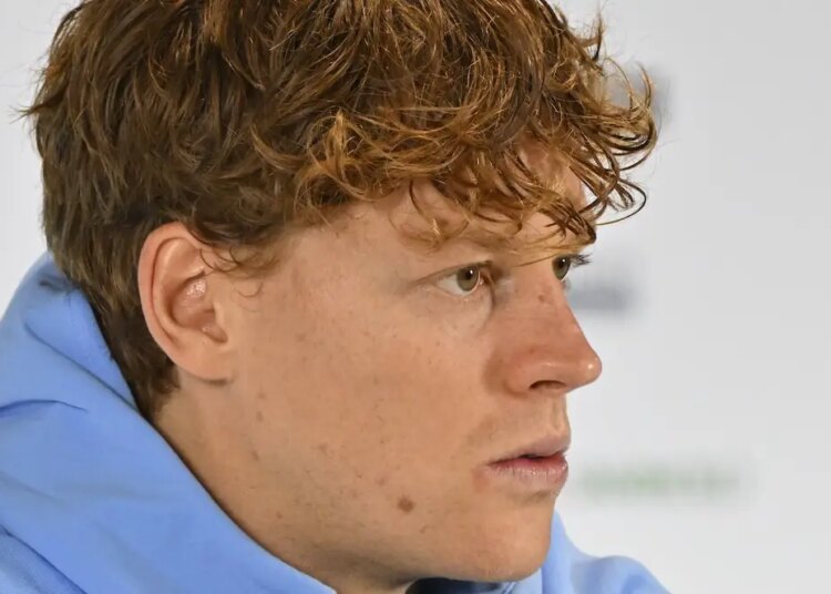 Insolite, ATP > Jannik Sinner, qui a longtemps hésité entre le ski et le tennis : "J'avais beaucoup de mal à accepter mentalement qu'une seule erreur puisse tout vous coûter. Au tennis, vous pouvez faire erreur après erreur et rester quand même dans le match"