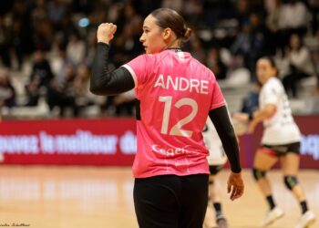 LDC (F) – J13 | André brille et fait plier Sola