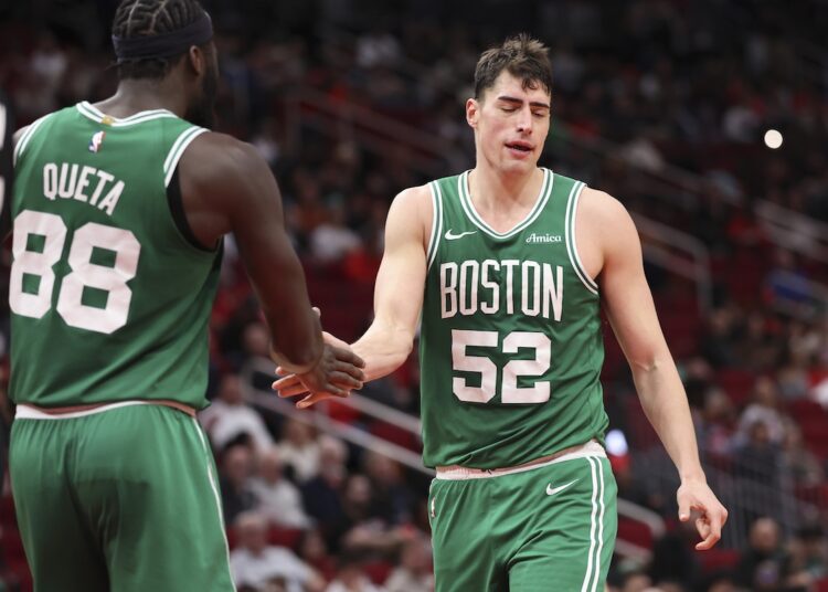 Luka Garza - Neemias Queta