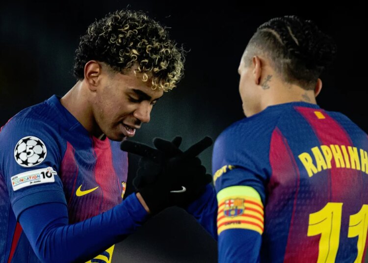 Lamine Yamal balancé par un coéquipier