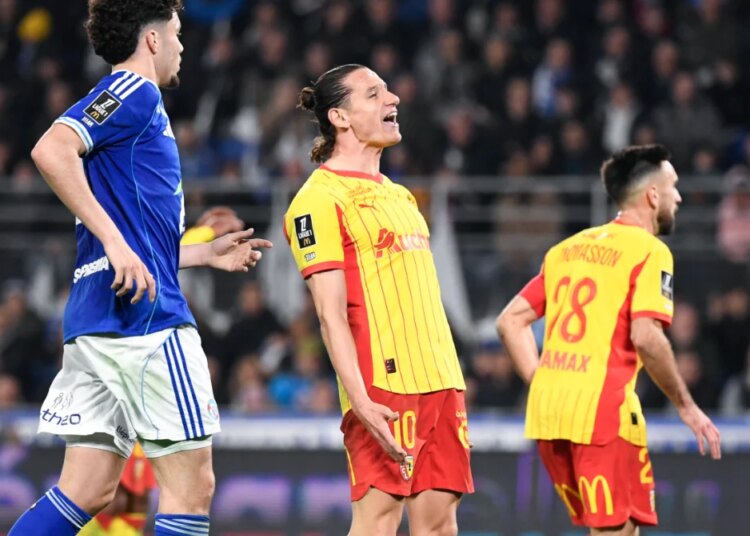 Lens laisse le champ libre au PSG