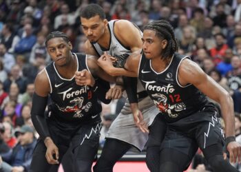 Les Spurs reçus 10 sur 10 à Toronto !