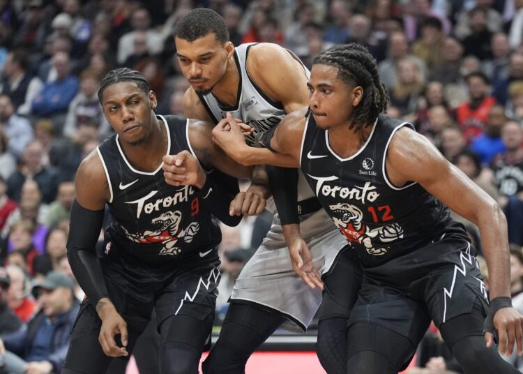 Les Spurs reçus 10 sur 10 à Toronto !