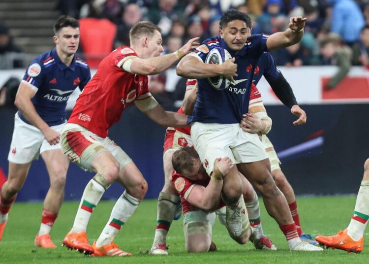 Moefana vers un forfait contre le pays de Galles, Ollivon préféré à Flament en deuxième ligne