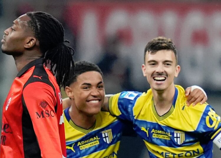 Naples et le Milan, deux de chute en Serie A