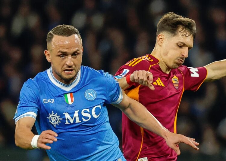 Naples freiné par la Roma