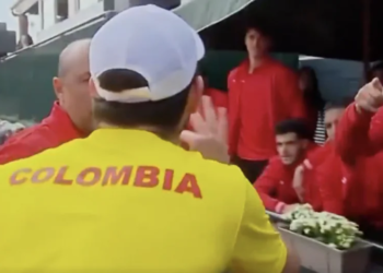 Vidéos, Coupe Davis > Provocations et jets de bouteilles, la rencontre entre le Maroc et la Colombie tourne au vinaigre