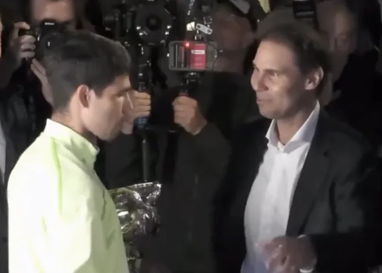Vidéos, Open d'Australie > Carlos Alcaraz à Nadal après la finale contre Djokovic : "C'est très dur contre Novak", Rafa : "Je sais"