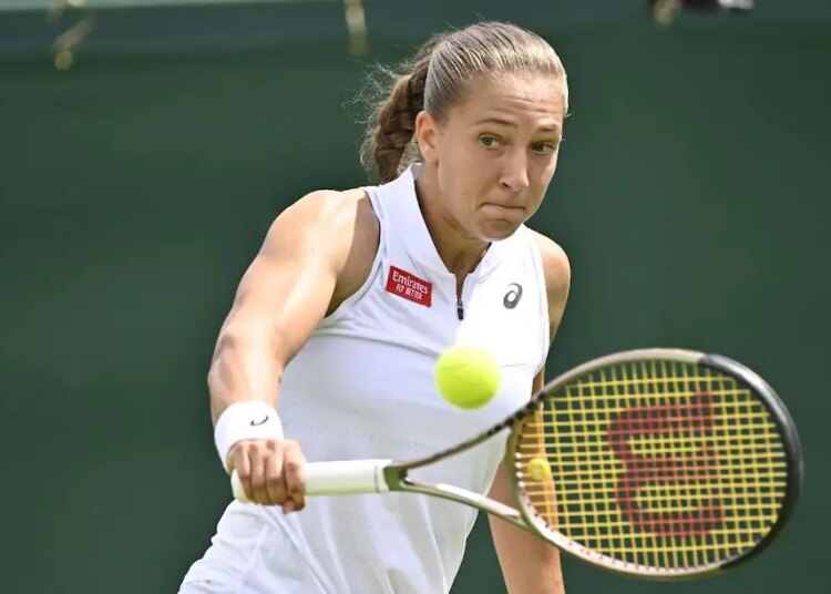 WTA > Parry change de technique en revers, Federer aurait du y penser...