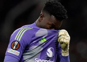 Manchester United : “c’est dingue, comment peut-il faire ça ?”, Van der Sar explique l’échec André Onana