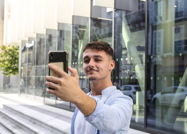 influenceurs et vedettes du web pour une parodie de France-Angleterre au stade Atlantique