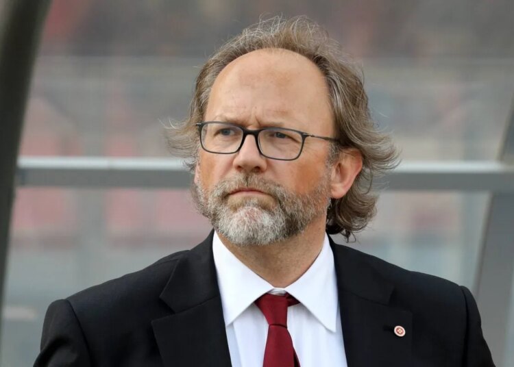 Mali : le ministre des Sports réclame son départ, Tom Saintfiet met les choses au clair