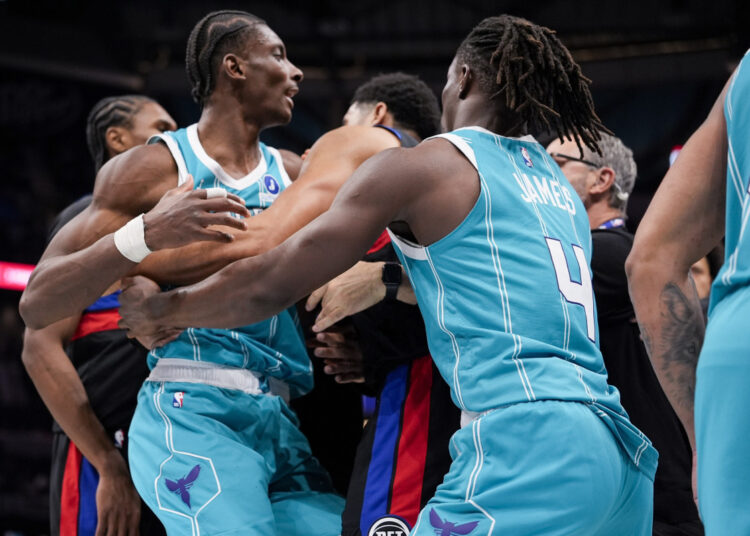 Moussa Diabaté et Jalen Duren