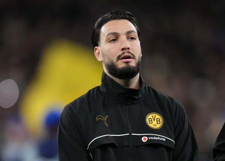 Mercato : un transfert surprise de Ramy Bensebaïni ?