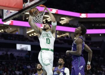 À Charlotte, Jayson Tatum envoie les Celtics en playoffs