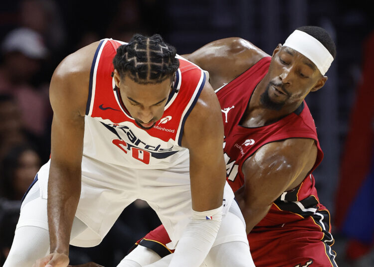Alex Sarr et Bam Adebayo