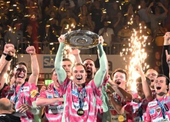 ALL | Volée puis retrouvée chez eux : l’histoire improbable du trophée de champion de Berlin