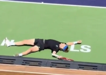 ATP - Indian Wells, Vidéos > Zizou Bergs fait très mal à Jannik Sinner à l'entraînement